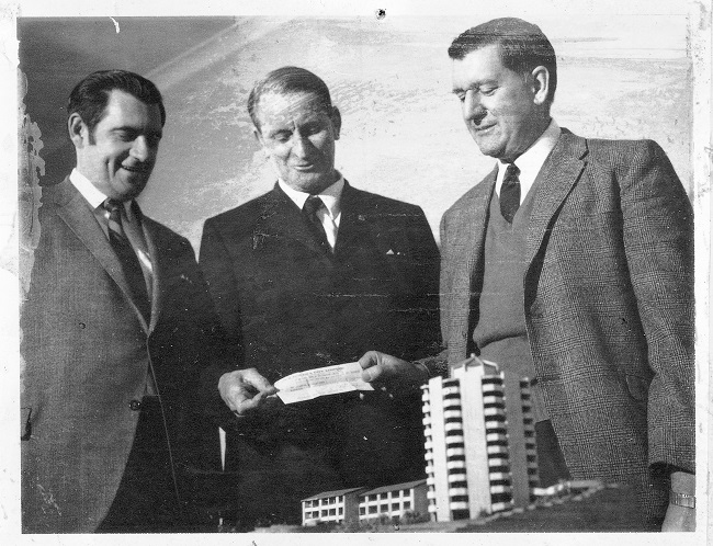 (Left to right) Noel Howard, Mr Paton and Dr Diment with a donation cheque for $1000 from Coles Store, July 1970.